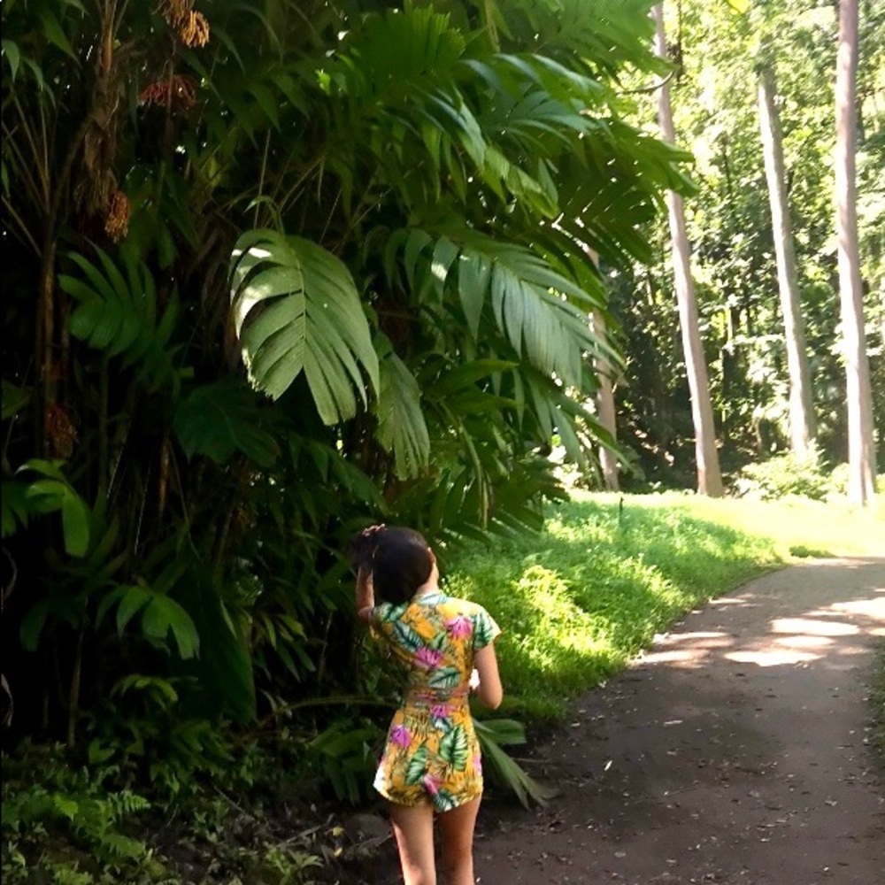 Revolve Tropical 2pc Set - Picture 2 of 6